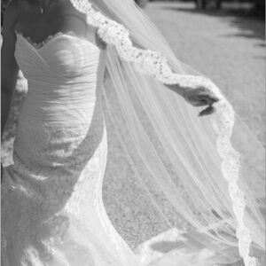 Carolina Herrera Ivory Chantilly Lace Wedding Dress